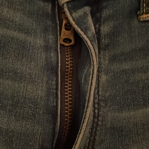 Womens Abercrombie &Fitch size 2R stretchy jeans.Skinny leg. W-26, L-29 highrise - Picture 5 of 9